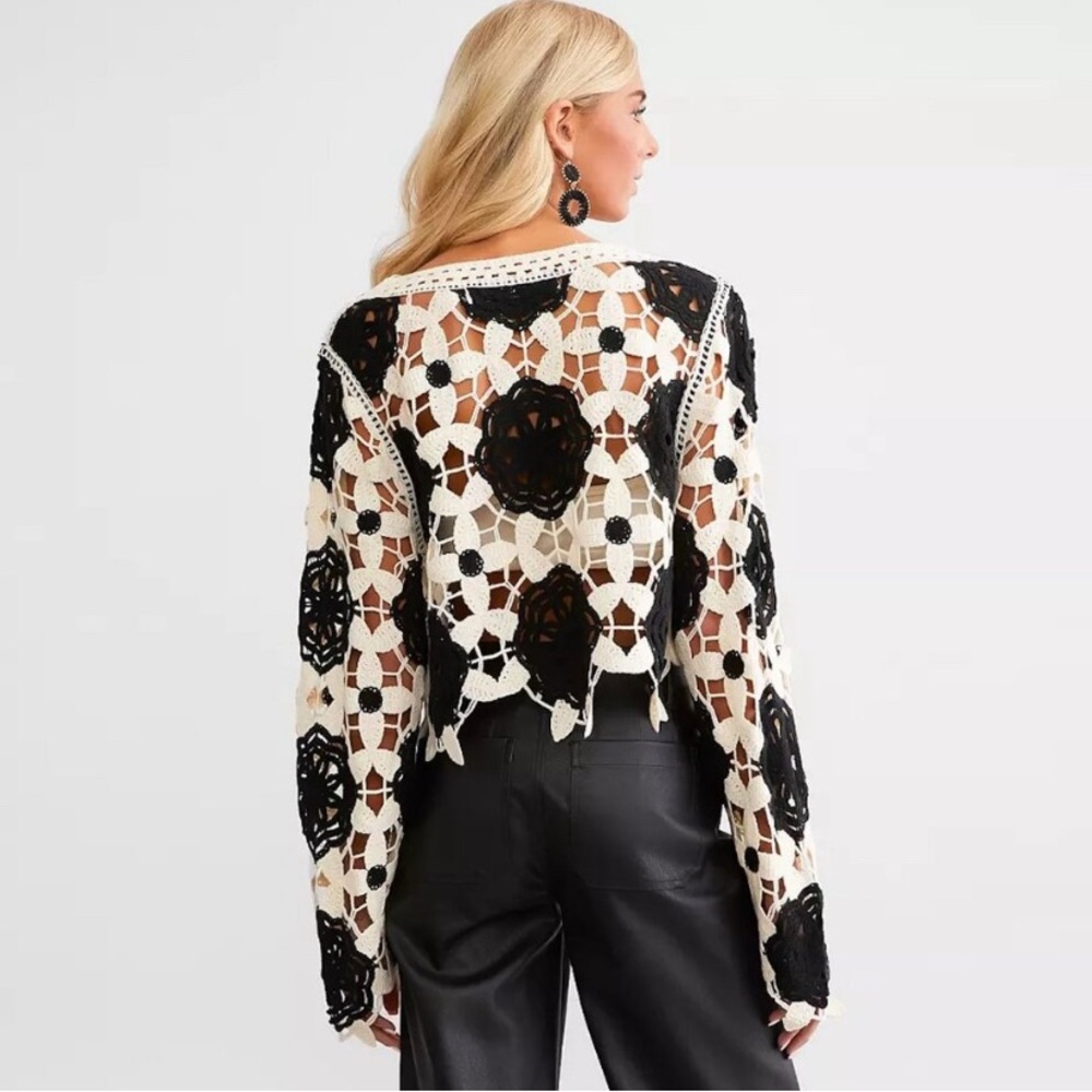 Cloth By Design Black Ivory Crochet Floral Bell Sleeve Top Hippie Boho - Sz S - Picture 2 of 9